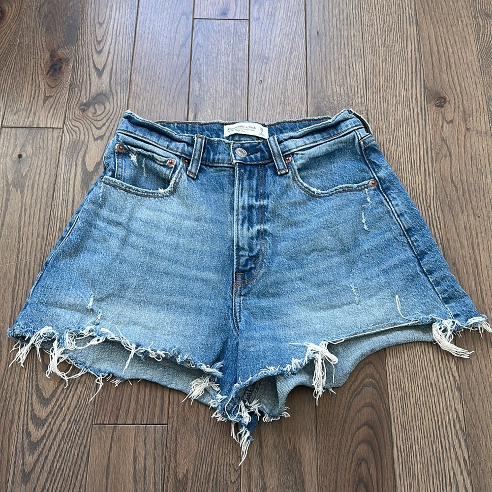 Abercrombie & Fitch Curve Love 90s Relaxed Cut Off Shorts